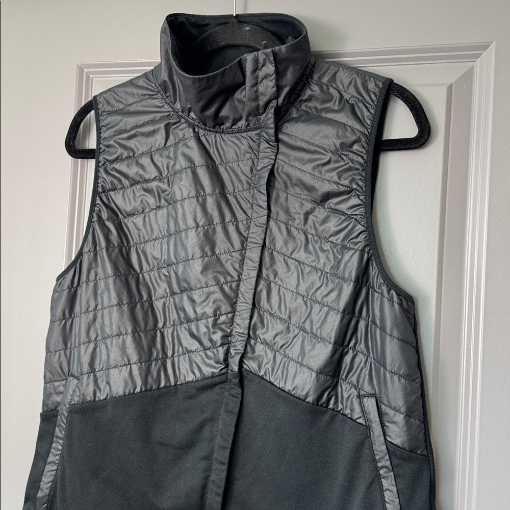 Nike Women's Black Running Vest - Picture 5 of 8